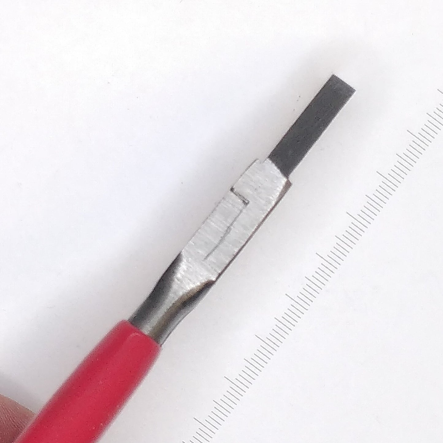 Basic flat-nosed pliers