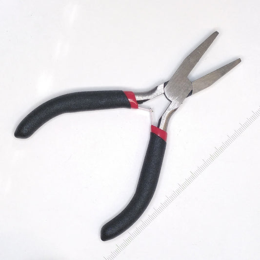 Foam grip flat-nosed pliers